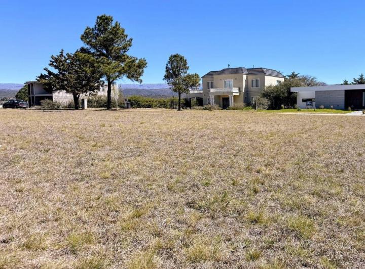 Terreno · 921m²