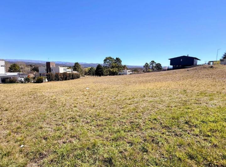 Terreno · 861m²