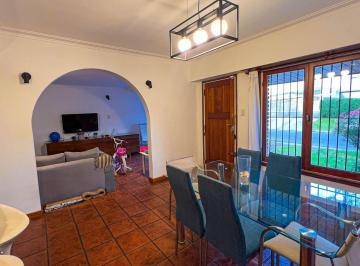 Casa · 110m² · 4 Ambientes · 1 Cochera · Venta Casa 4 Ambientes con Patio Barrio Caisamar.