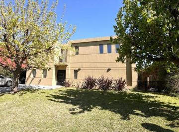 Casa · 194m² · 7 Ambientes · Venta Casa con Pileta - Villa Olivos, Ramal Pilar