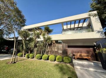 Casa · 500m² · 4 Ambientes · Casa en Alquiler Amoblada en El Bario Santa Barbara