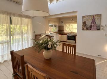 Casa · 135m² · 3 Ambientes · 1 Cochera · Venta Casa en Banco Provincia 3 Ambientes Lote 500 m en 1 Planta