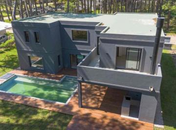 Casa · 274m² · 5 Ambientes · 2 Cocheras · Casa en Venta Pinamar - Barrio Alamos
