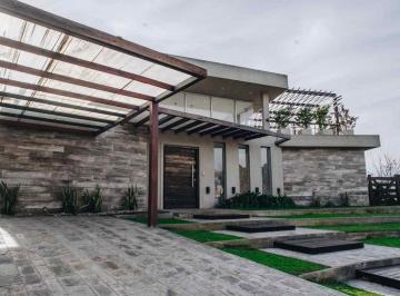 Casa · 286m² · 6 Ambientes · 2 Cocheras · Casa de 6 Amb en Haras Santa Maria El Atardecer