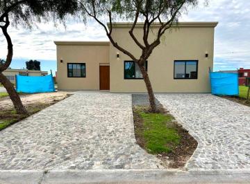 Casa · 105m² · 4 Ambientes · 3 Cocheras · Casa en Venta 4 Ambientes en Barrio San Ramiro