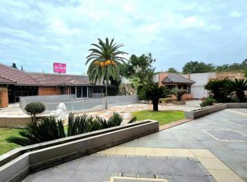 Casa · 519m² · 5 Ambientes · 2 Cocheras · Chalet 5 Amb Piscina Mas PH 3 Amb Lote Propio
