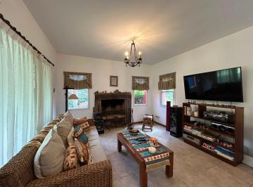 Casa · 233m² · 4 Ambientes · 1 Cochera · Venta Casa 4 Amb + Dependencia con Parque - Fátima