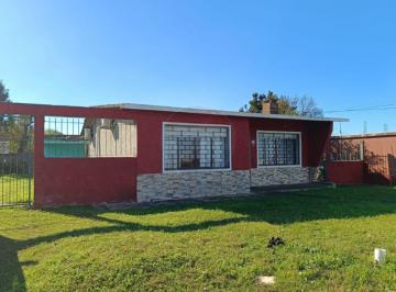 Casa · 70m² · 3 Ambientes · 2 Cocheras · Venta, Casa de Dos Dorm., en Lezica.