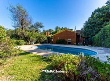 Casa · 161m² · 3 Ambientes · 1 Cochera · Venta Casa 2 Dorm. con Pileta en Villa Ventana
