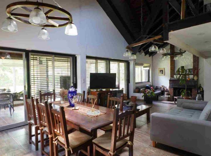 Casa · 265m² · 5 Ambientes · 2 Cocheras