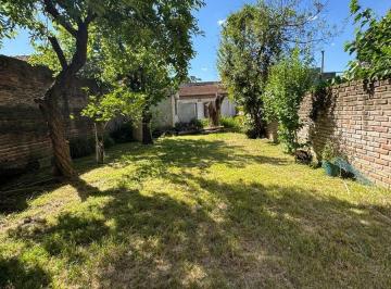 Casa · 97m² · 4 Ambientes · 1 Cochera · Casa 4 Ambientes en Venta en Lanus con Gran Parque