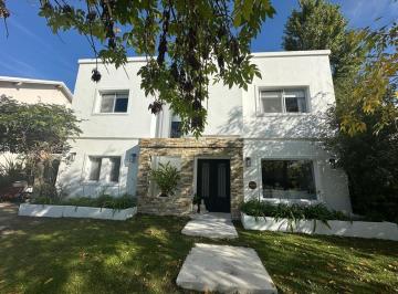 Casa · 175m² · 5 Ambientes · 2 Cocheras · Casa en Venta en San Isidro Labrador Apto Credito