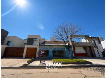 Casa · 450m² · 5 Ambientes · Casa 5 Dorm. en Venta – Resistencia – Patio Amplio