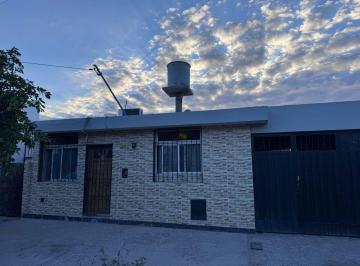 Casa · 222m² · 7 Ambientes · 1 Cochera · Venta Casa en Villa Nueva