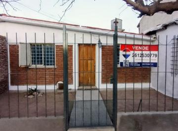 Casa · 58m² · 5 Ambientes · 1 Cochera · Venta de Casa Barrio La Estancuela Godoy Cruz