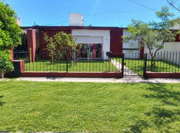 Casa · 120m² · 7 Ambientes · 1 Cochera · Casa Ubicada en Jujuy 525, Macachín