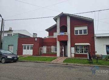 Casa · 190m² · 5 Ambientes · 2 Cocheras · Casa en Calle 46 Entre 75 y 77 | 4 Dorm. | 3 Baños |