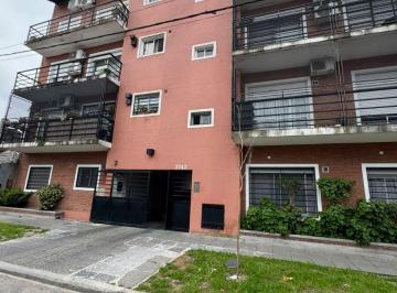 Departamento de 2 ambientes, Avellaneda · Departamento de 2 Ambientes con Cochera y Balcon