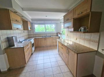 Casa · 240m² · 10 Ambientes · 2 Cocheras · Casa en Alquiler Nivel Gerencial