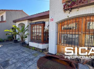 Casa · 140m² · 5 Ambientes · 1 Cochera · Casa en Victoria