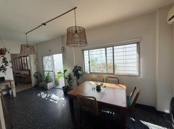 Casa · 130m² · 4 Ambientes · 2 Cocheras · Casa en Florida Oeste