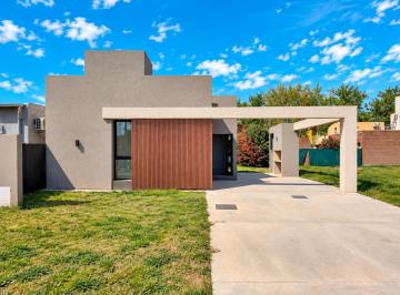 Casa · 73m² · 3 Ambientes · 1 Cochera · Venta - Casa 2 Dorm.