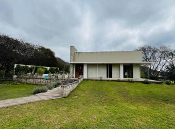 Casa · 190m² · 3 Ambientes · 2 Cocheras · Venta de Casa Boutique (Amoblada) C/pileta en Raco