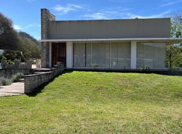 Casa · 190m² · 3 Ambientes · 2 Cocheras · Venta de Casa Boutique (Amoblada) C/pileta en Raco