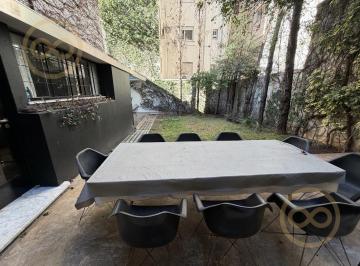 Casa · 394m² · 10 Ambientes · 1 Cochera · Casa con Identidad Arquitectónica en Pasaje Único en Caballito