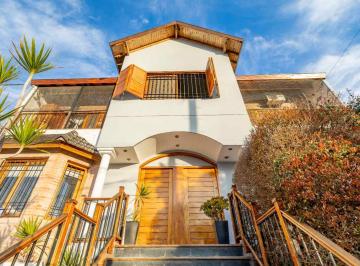 Casa · 210m² · 4 Ambientes · 2 Cocheras · Venta Duplex 4 Ambientes con Pileta Villa Bosch!