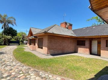 Casa · 245m² · 3 Ambientes · 5 Cocheras · Venta Casa C/pileta y Cochera Mariano Acosta Merlo