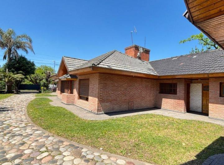 Casa · 245m² · 3 Ambientes · 5 Cocheras