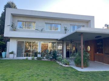 Casa · 283m² · 5 Ambientes · 2 Cocheras · Alquiler Temporal Enero - Espectacular Casa Al Golf en San Isidro Labrador, Villanueva, Tigre