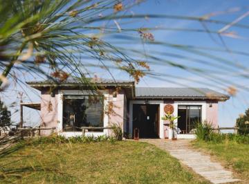 Casa · 10000ha · 4 Ambientes · 1 Cochera · Casa en Laguna de Los Patos en Venta de 3 Dorm. y 2 Baños