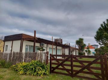 Casa · 208m² · 8 Ambientes · Casa - Balneario Mar de Cobo