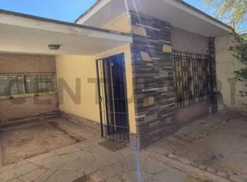 Casa · 109m² · 3 Dormitorios · 1 Cochera · Venta de Casa a Reciclar – Ciudad de Mendoza