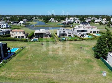 Terreno · 700m² · Lote en Venta en Greenville Polo & Resort Barrio H