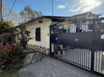 CRP-CRP-3611_2 · Casa con Amplio Galpón/taller en Lote de 342 m² - Zona Semi Industrial