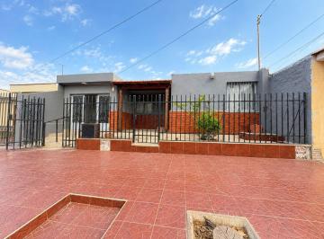 Casa de 9 ambientes, Luzuriaga · Casa en Venta en Maipú, Luzuriaga – 4 Dorm. – Apta Crédito Hipotecario