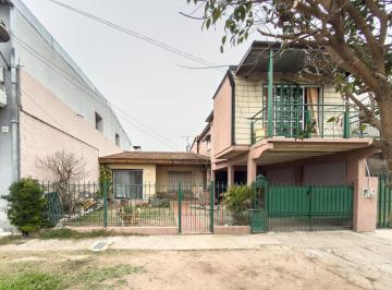 Casa · 140m² · 4 Ambientes · 1 Cochera · Casa Multifamiliar - El Talar