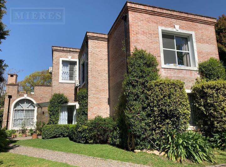 Casa · 350m² · 5 Dormitorios · 1 Cochera