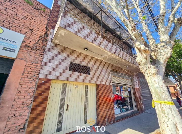 Casa · 234m² · 6 Ambientes · 2 Cocheras