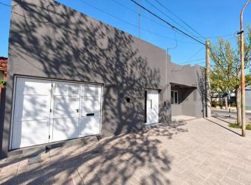 Casa · 115m² · 3 Ambientes · 1 Cochera · Se Vende PH Moderno en Barrio San Martín con Todos Los Servicios