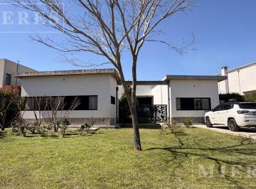Casa · 200m² · 7 Ambientes · 1 Cochera · Casa a La Laguna de Una Planta en Alquiler de Verano, Barrio Ceibos Puertos de Escobar