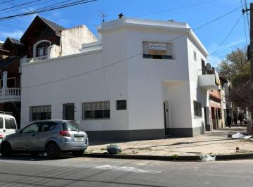 Casa de 4 ambientes, Lanús · Amplia Casa en Esquina, Lanus Oeste!