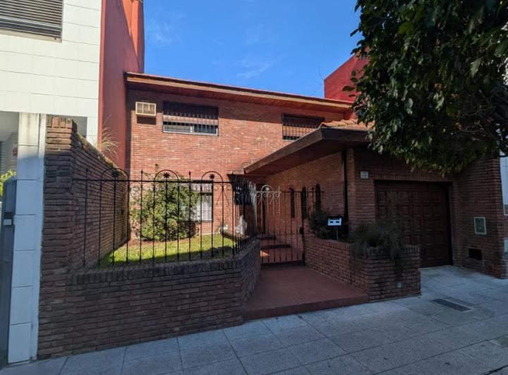 Casa · 265m² · 5 Ambientes · 2 Cocheras