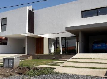 Casa de 7 ambientes, Córdoba · Duplex con Acceso Privado! Sin Expensas en Aguello Zona Colegios!