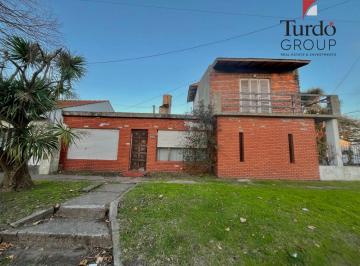 Casa · 150m² · 5 Ambientes · 1 Cochera · Casa a La Venta, Zona Villa Primera