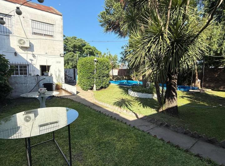 Casa · 360m² · 7 Ambientes · 3 Cocheras