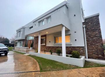 Casa · 280m² · 5 Ambientes · Casa en Arenas del Sur